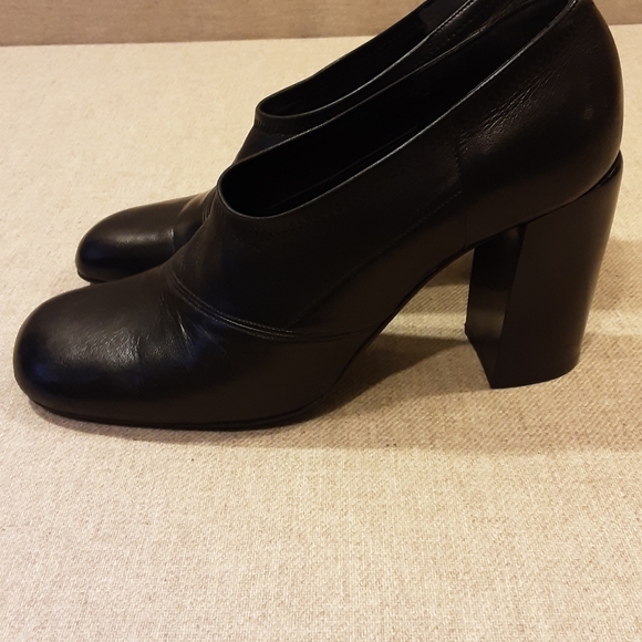 Donna Karan Leather Heel Pumps size 8 - Picture 14 of 16